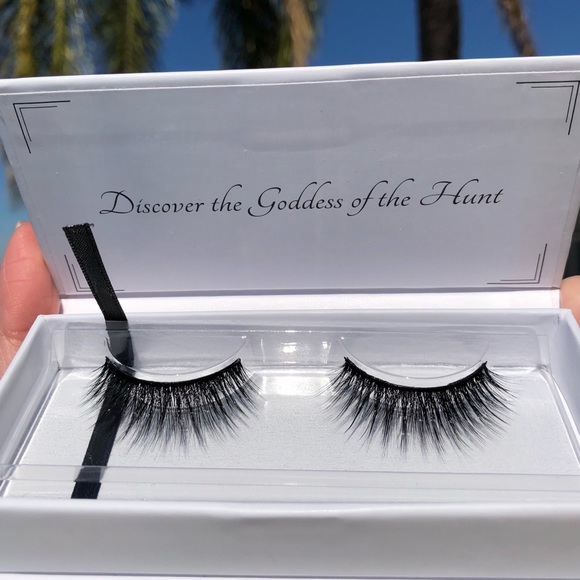 Atara’s Collections Lashes in the style Artemis - Picture 2 of 4